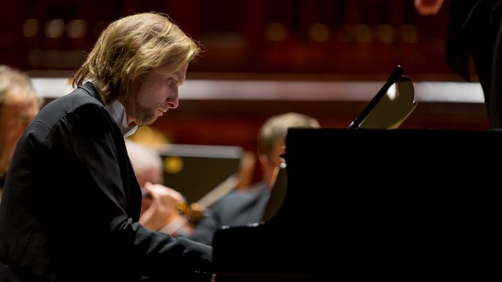 Ivo Kahánek – piano | CNSO 25th Season | II. concert | 13. 12. 2017