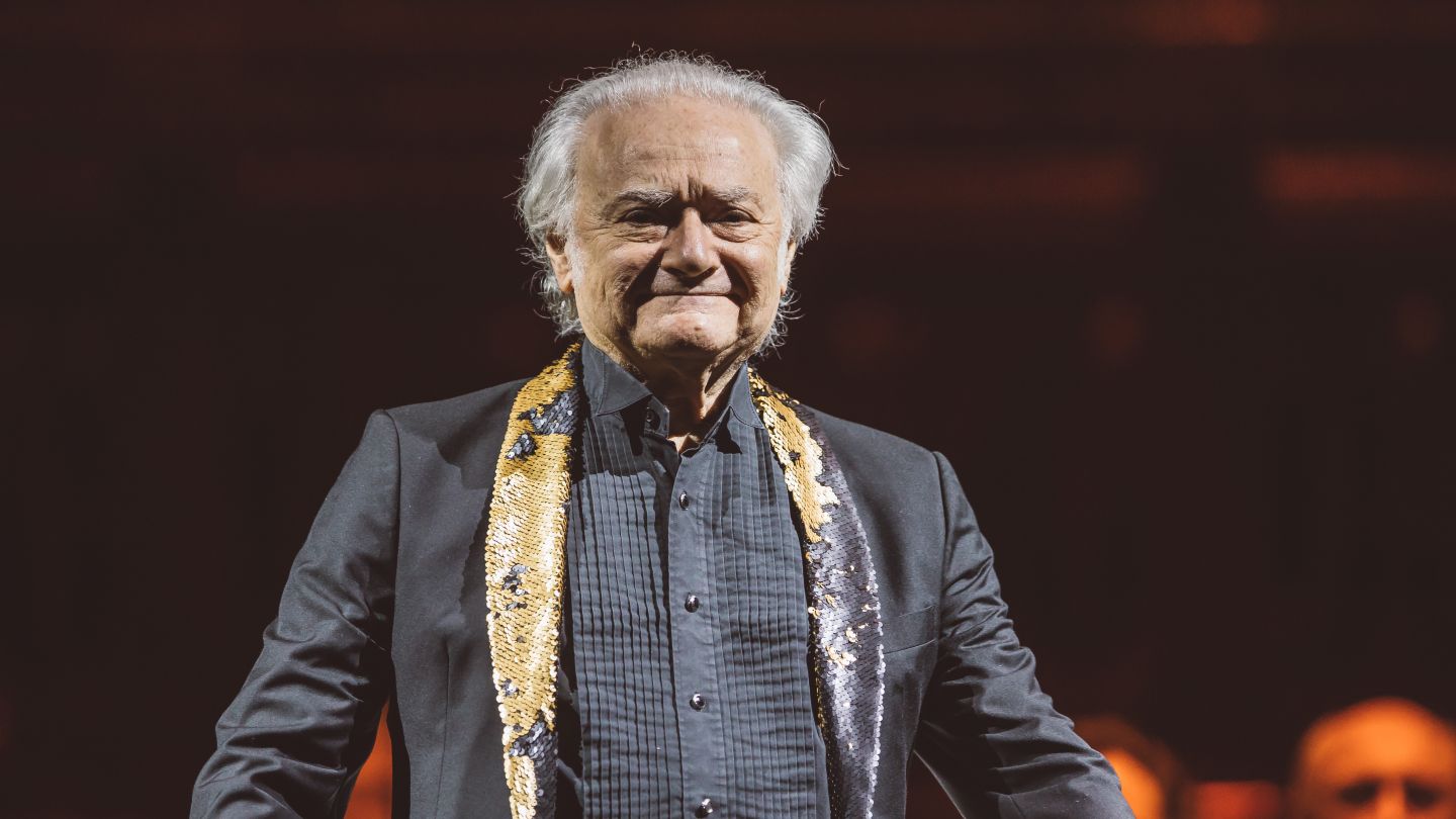 Carl Davis, friend and guest conductor of the Czech National Symphony Orchestra, dies aged 86.